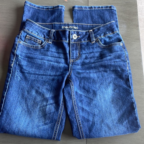 Maurices Low Rise Straight Leg Jeans Size 1/2 Short - Picture 7 of 9